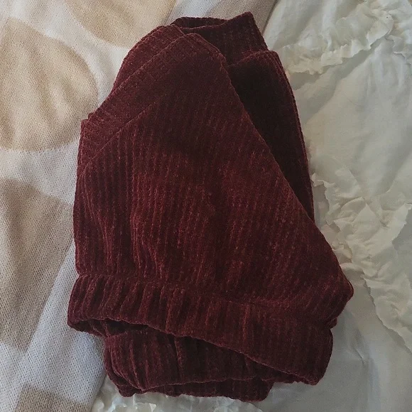 NWOT🍂 Rusty Burgundy Off-Shoulder Cropped Ribbed Sweater! - Picture 5 of 5